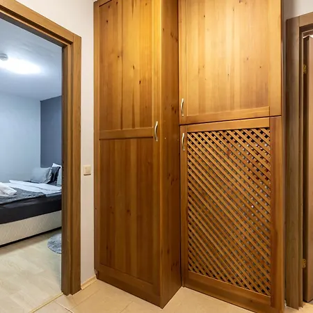 2-room Forest Retreat - Fireplace, Veranda, Bbq, Views *