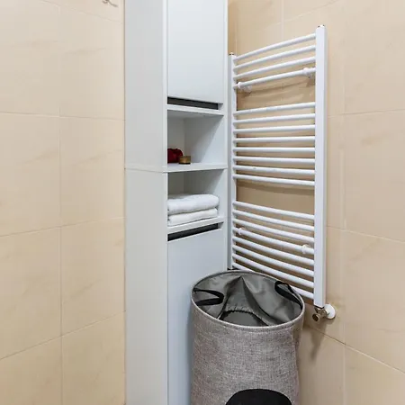 2-room Forest Retreat - Fireplace, Veranda, Bbq, Views *