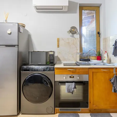 2-room Forest Retreat - Fireplace, Veranda, Bbq, Views * Банско