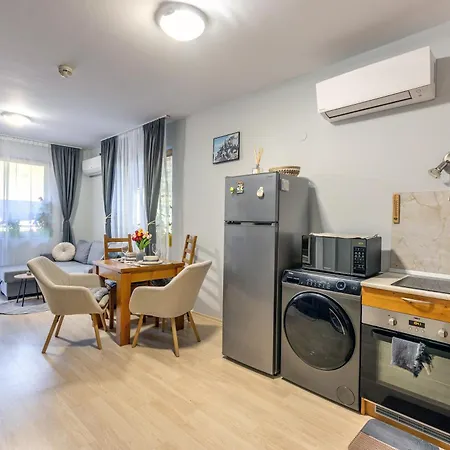 2-room Forest Retreat - Fireplace, Veranda, Bbq, Views アパート