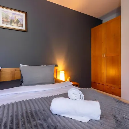 2-room Forest Retreat - Fireplace, Veranda, Bbq, Views アパート バンスコ