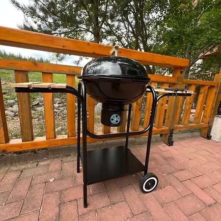 2-room Forest Retreat - Fireplace, Veranda, Bbq, Views アパート