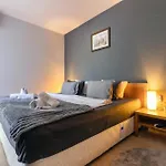2-room Forest Retreat - Fireplace, Veranda, Bbq, Views