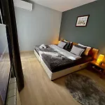 公寓 2-room Forest Retreat - Fireplace, Veranda, Bbq, Views