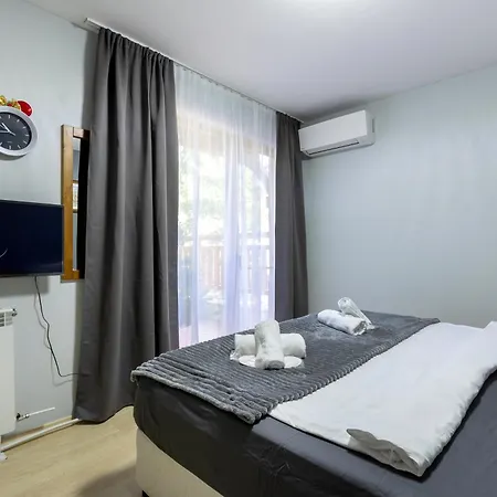 Appartement 2-room Forest Retreat - Fireplace, Veranda, Bbq, Views