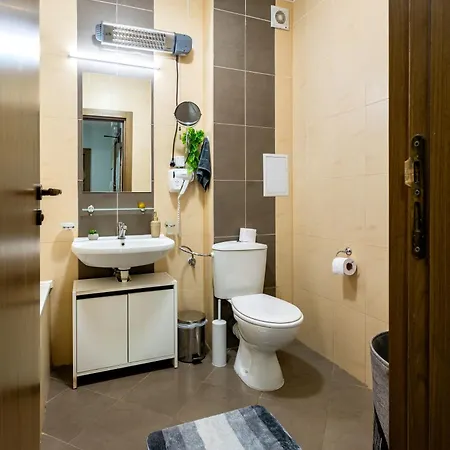 2-room Forest Retreat - Fireplace, Veranda, Bbq, Views Banszko