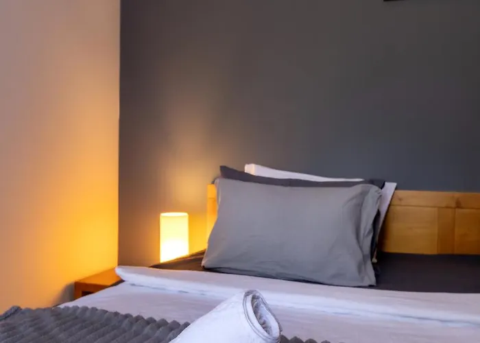 2-room Forest Retreat - Fireplace, Veranda, Bbq, Views アパート バンスコ