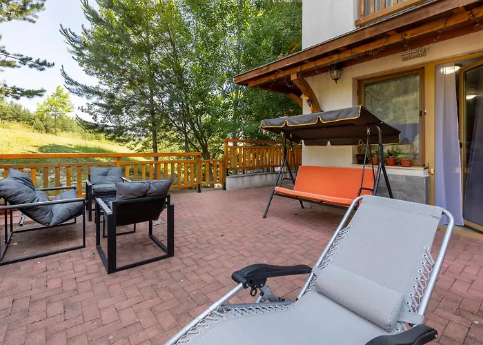 2-room Forest Retreat - Fireplace, Veranda, Bbq, Views *